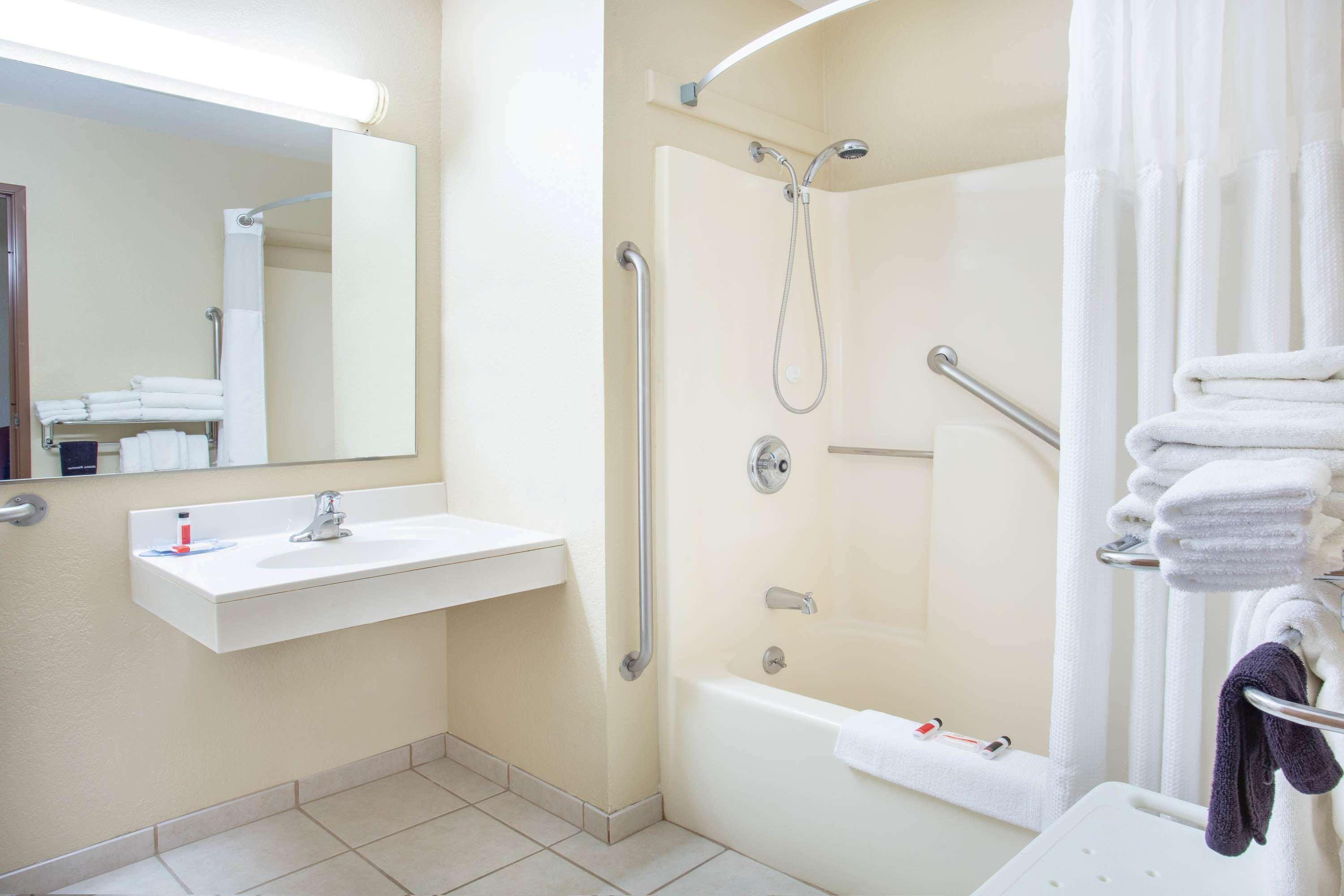Super 8 By Wyndham Lewistown Otel Dış mekan fotoğraf
